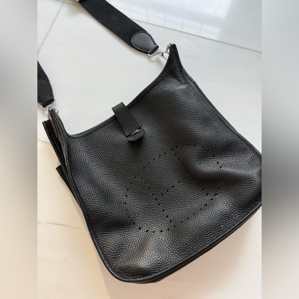 Elegant Black 100% Leather Shoulder Bag